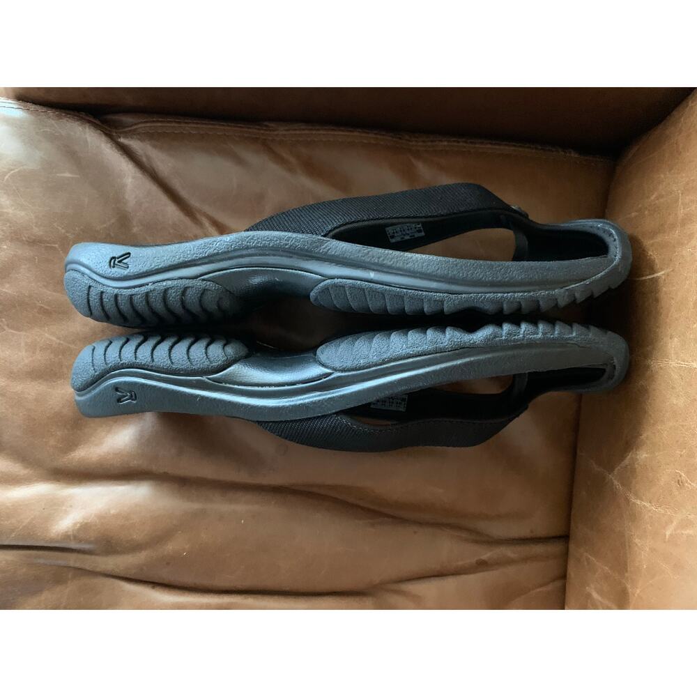 Keen men’s flip flops sandals rubber toe protection
size 13 EU 47
EUC - Picture 5 of 7